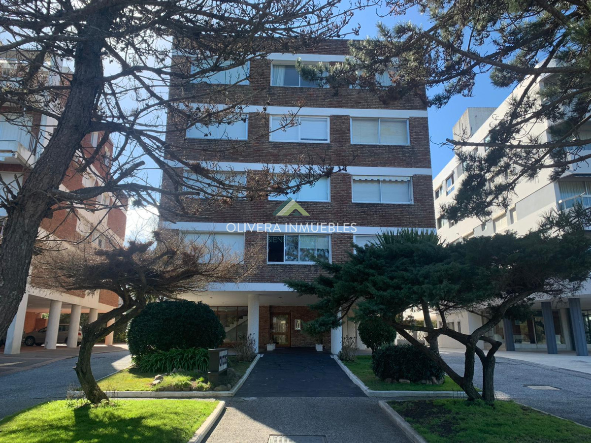 Apartamento ID.8937 - Te imaginás viviendo frente al mar ?Apto en playa mansa