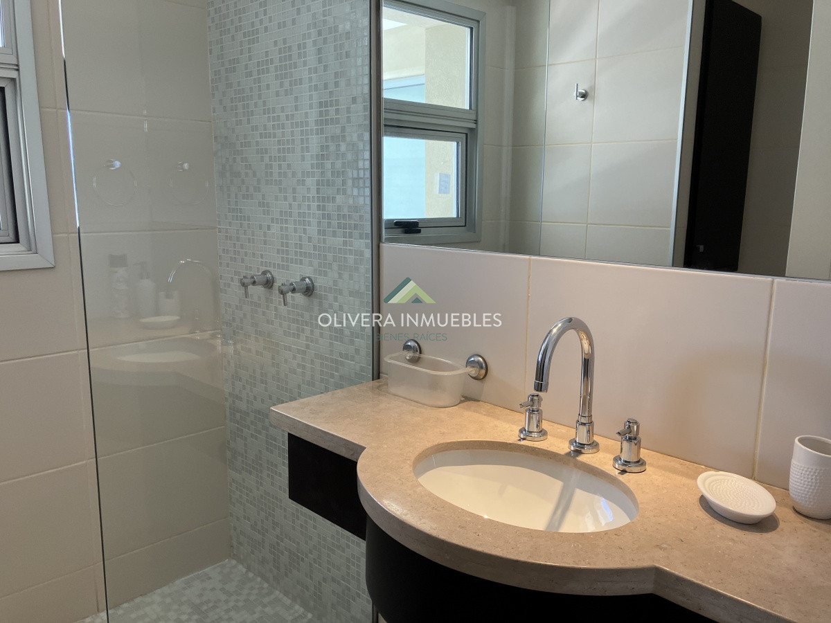 Apartamento ID.11039 - Apartamento en Brava 3 dormitorios con terraza y 2 cocheras