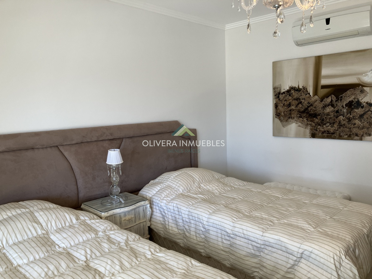 Apartamento ID.11039 - Apartamento en Brava 3 dormitorios con terraza y 2 cocheras