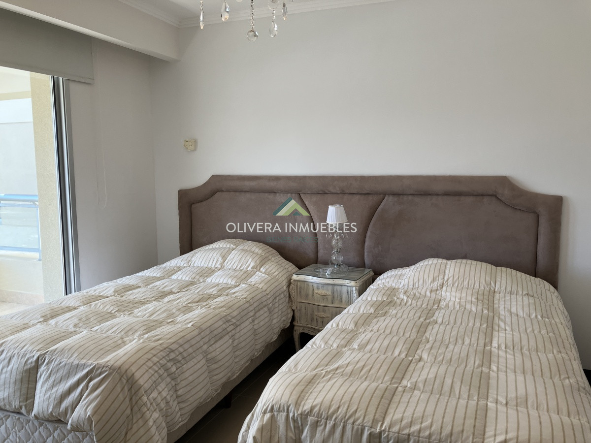 Apartamento ID.11039 - Apartamento en Brava 3 dormitorios con terraza y 2 cocheras