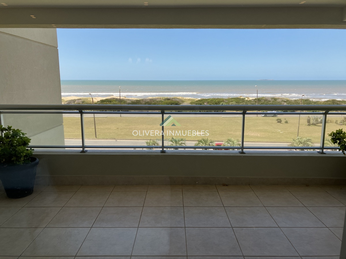 Apartamento ID.11039 - Apartamento en Brava 3 dormitorios con terraza y 2 cocheras