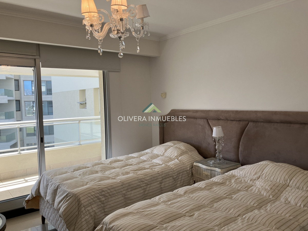 Apartamento ID.11039 - Apartamento en Brava 3 dormitorios con terraza y 2 cocheras