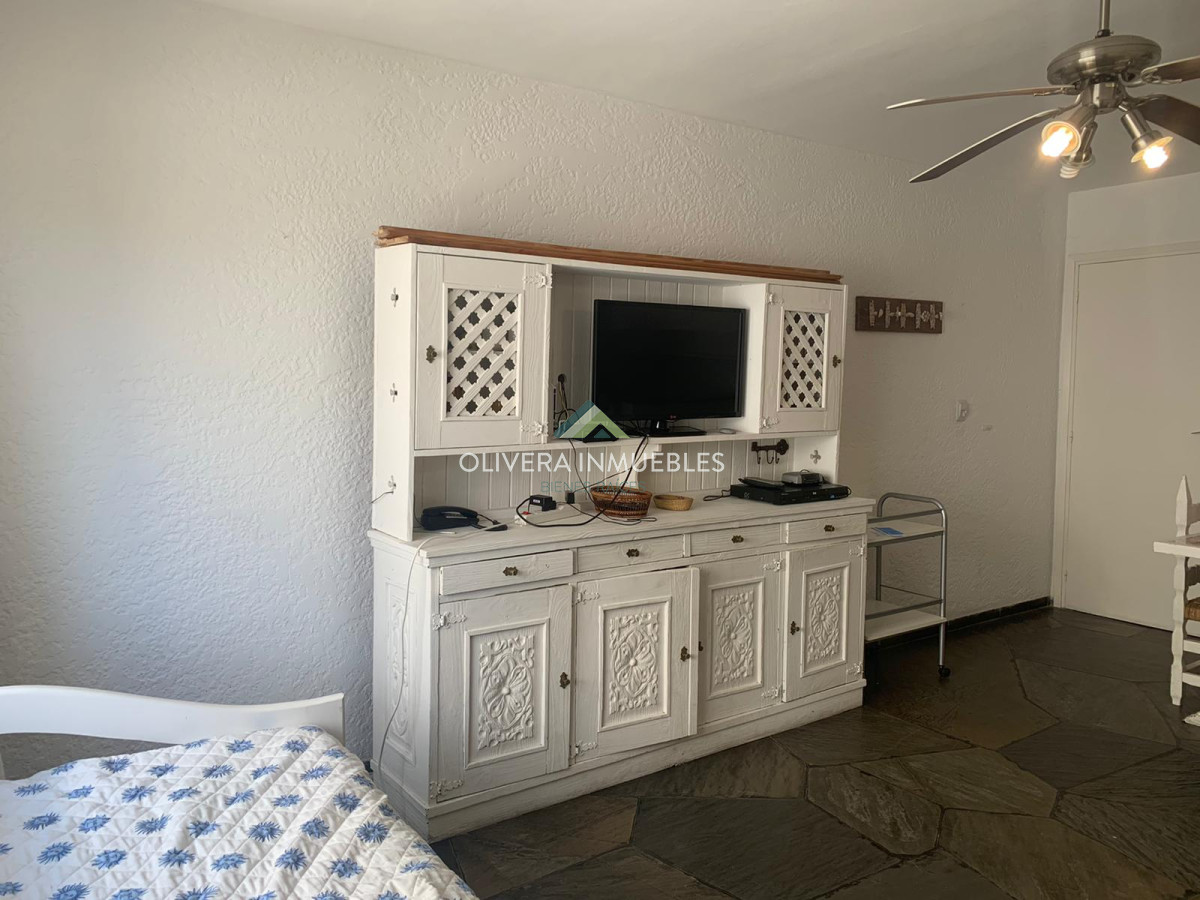 Apartamento ID.8937 - Te imaginás viviendo frente al mar ?Apto en playa mansa