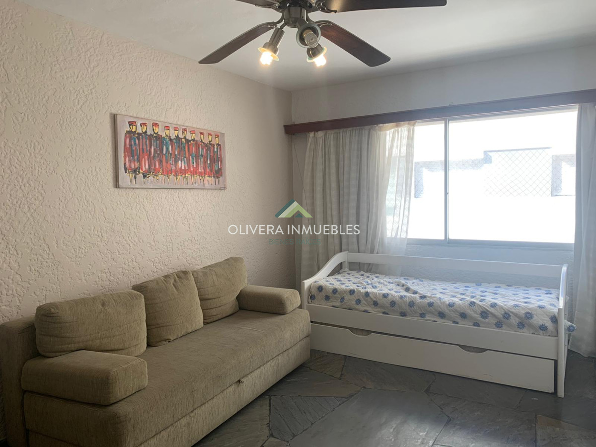 Apartamento ID.8937 - Te imaginás viviendo frente al mar ?Apto en playa mansa