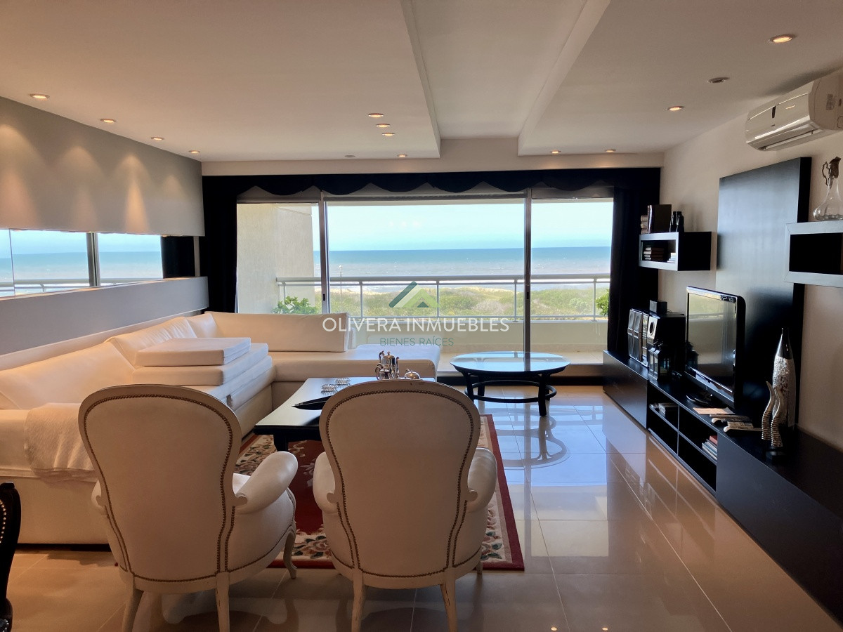 Apartamento ID.11039 - Apartamento en Brava 3 dormitorios con terraza y 2 cocheras