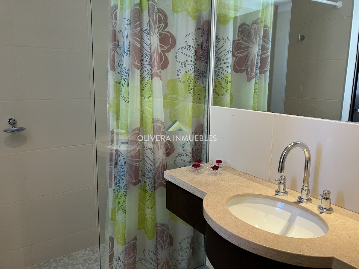 Apartamento ID.11039 - Apartamento en Brava 3 dormitorios con terraza y 2 cocheras