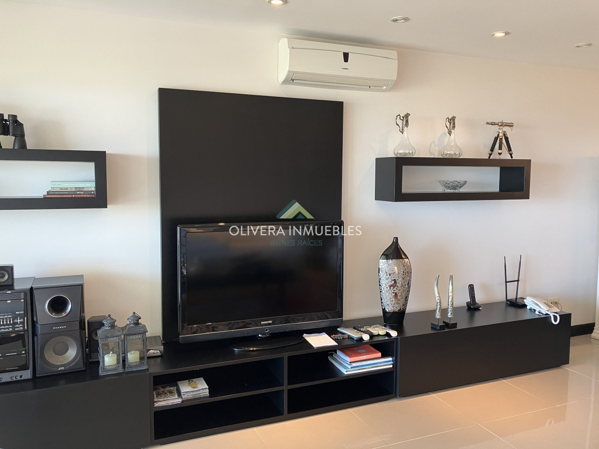 Apartamento ID.11039 - Apartamento en Brava 3 dormitorios con terraza y 2 cocheras