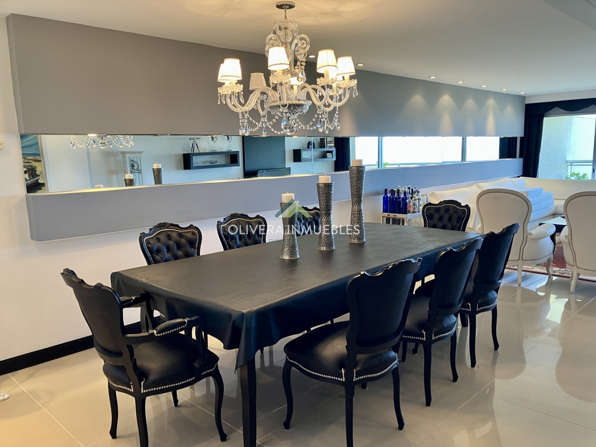 Apartamento ID.11039 - Apartamento en Brava 3 dormitorios con terraza y 2 cocheras