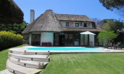 Casa en Pinares 3 dormitorios con piscina y parrillero