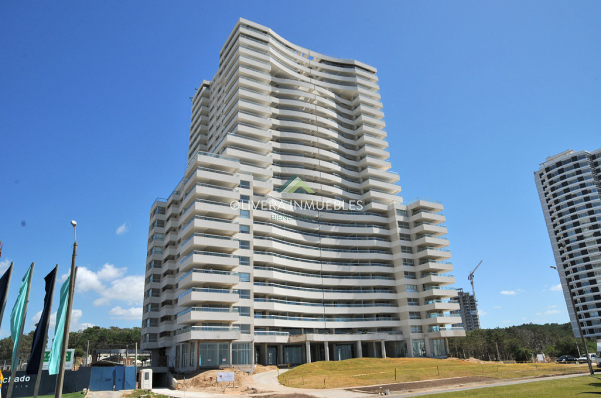 Apartamento ID.11039 - Apartamento en Brava 3 dormitorios con terraza y 2 cocheras