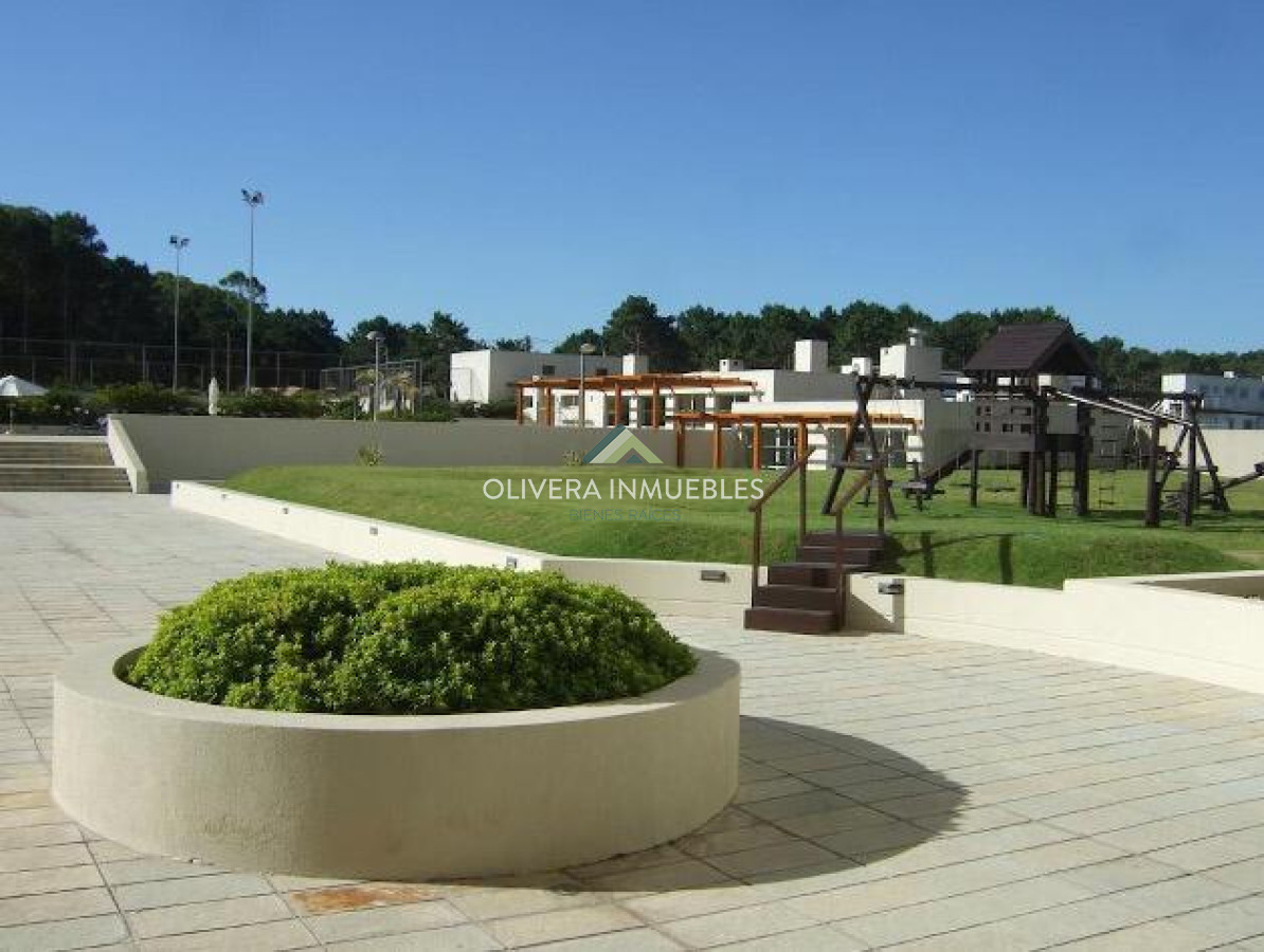 Apartamento ID.11039 - Apartamento en Brava 3 dormitorios con terraza y 2 cocheras