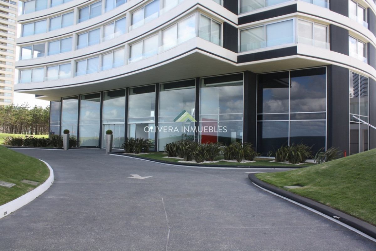 Apartamento ID.11040 - Espectacular apartamento frente a playa Brava en venta y alquiler.