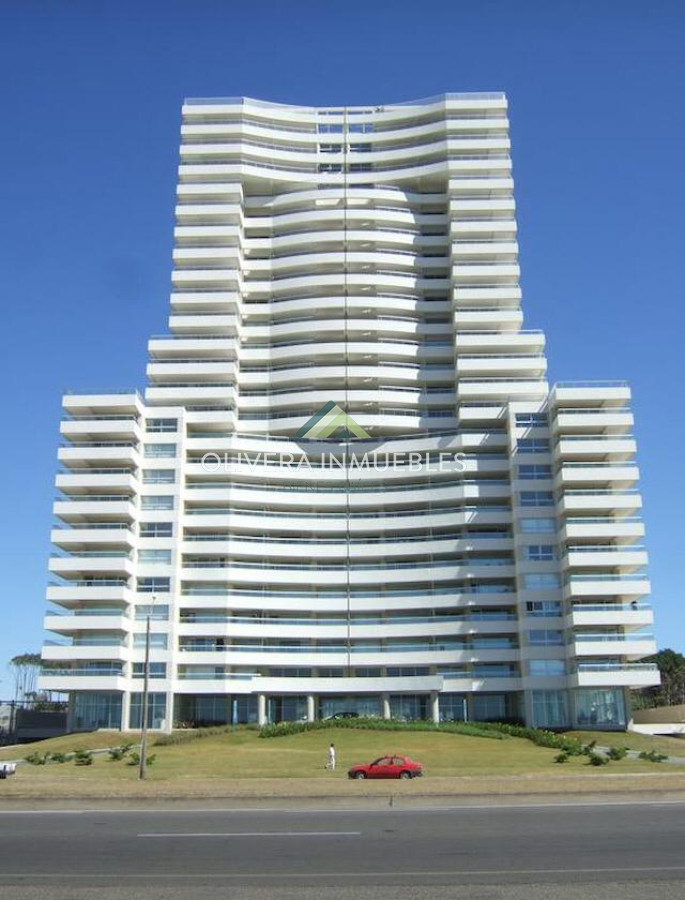 Apartamento ID.11039 - Apartamento en Brava 3 dormitorios con terraza y 2 cocheras