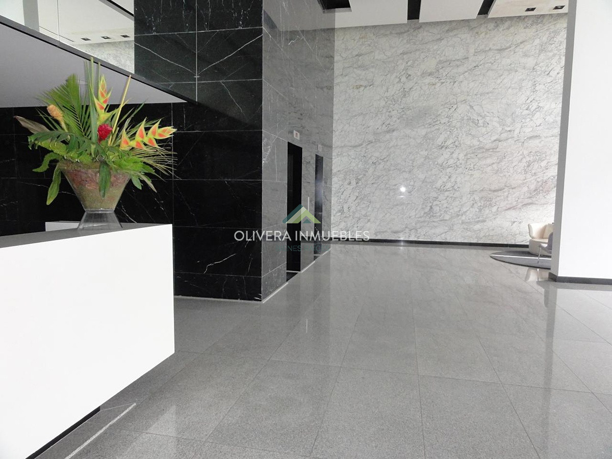 Apartamento ID.11040 - Espectacular apartamento frente a playa Brava en venta y alquiler.
