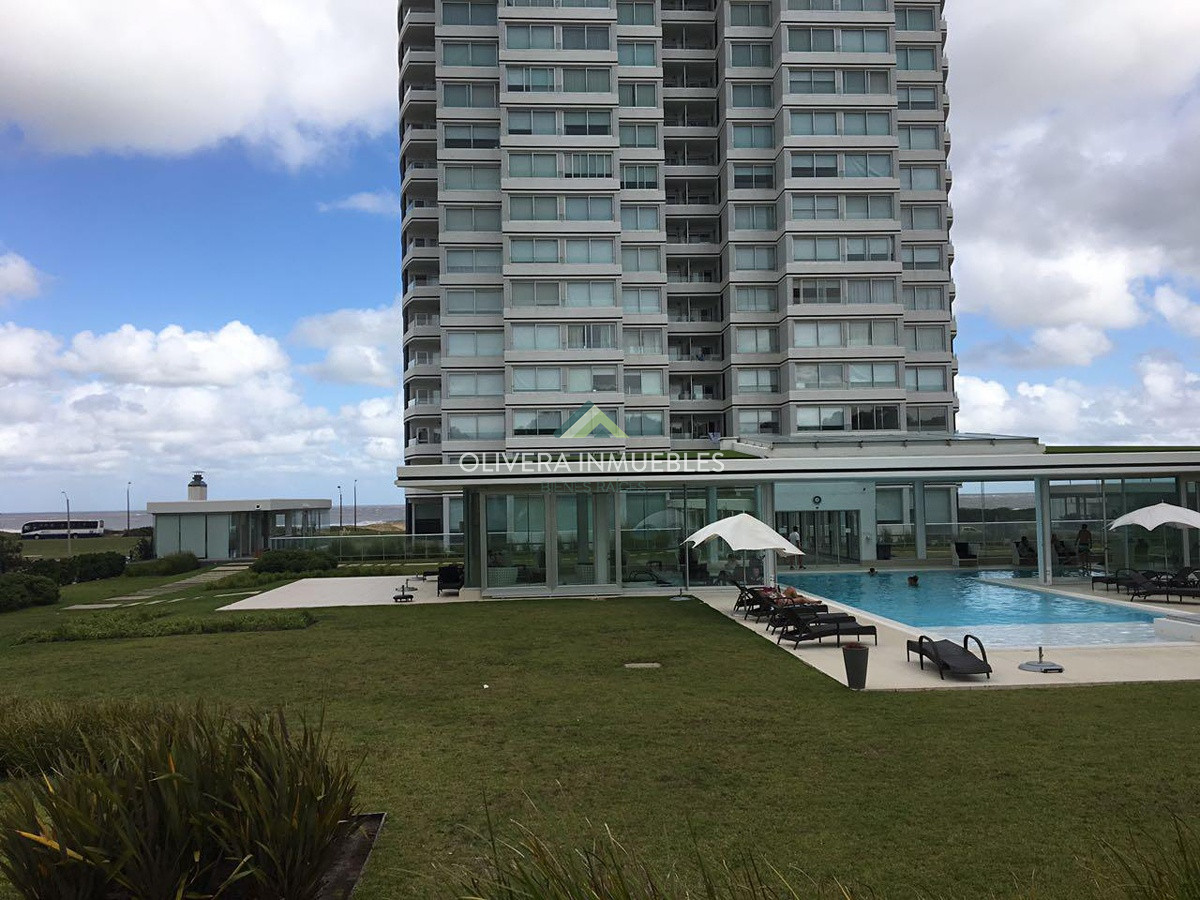 Apartamento ID.11040 - Espectacular apartamento frente a playa Brava en venta y alquiler.
