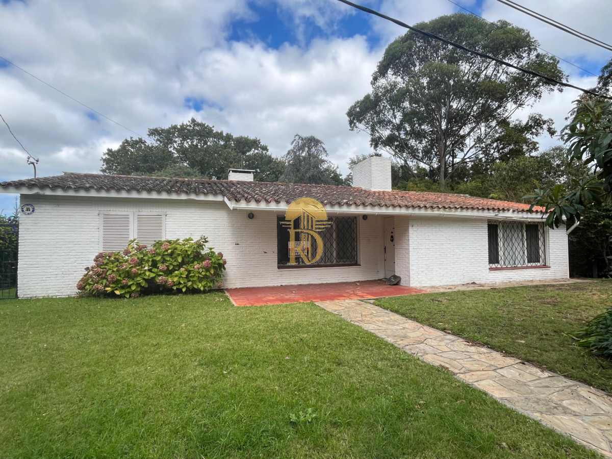 Oportunidad destacada.Construcción solida sobre muy buen terreno, ubicada en Golf -id-762