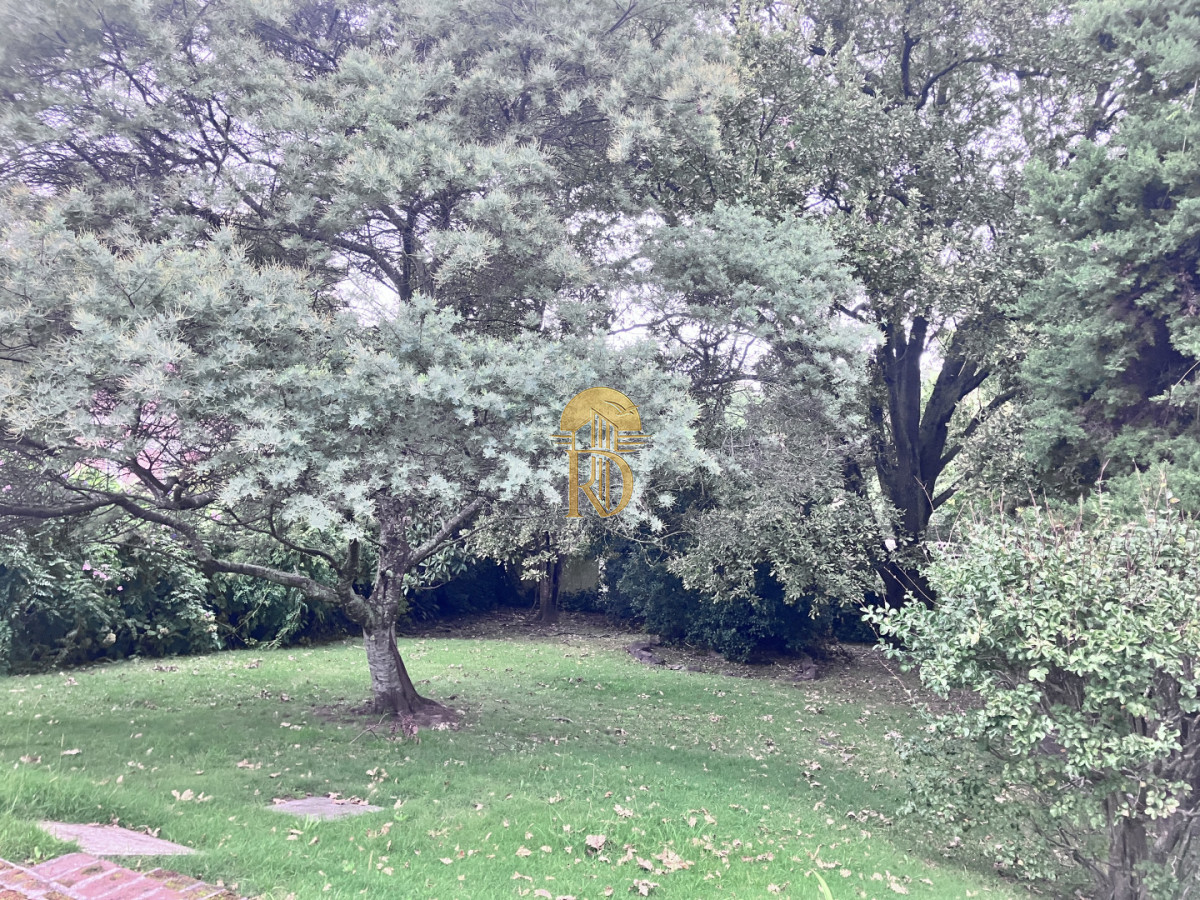 Oportunidad destacada.Construcción solida sobre muy buen terreno, ubicada en Golf -id-762-14