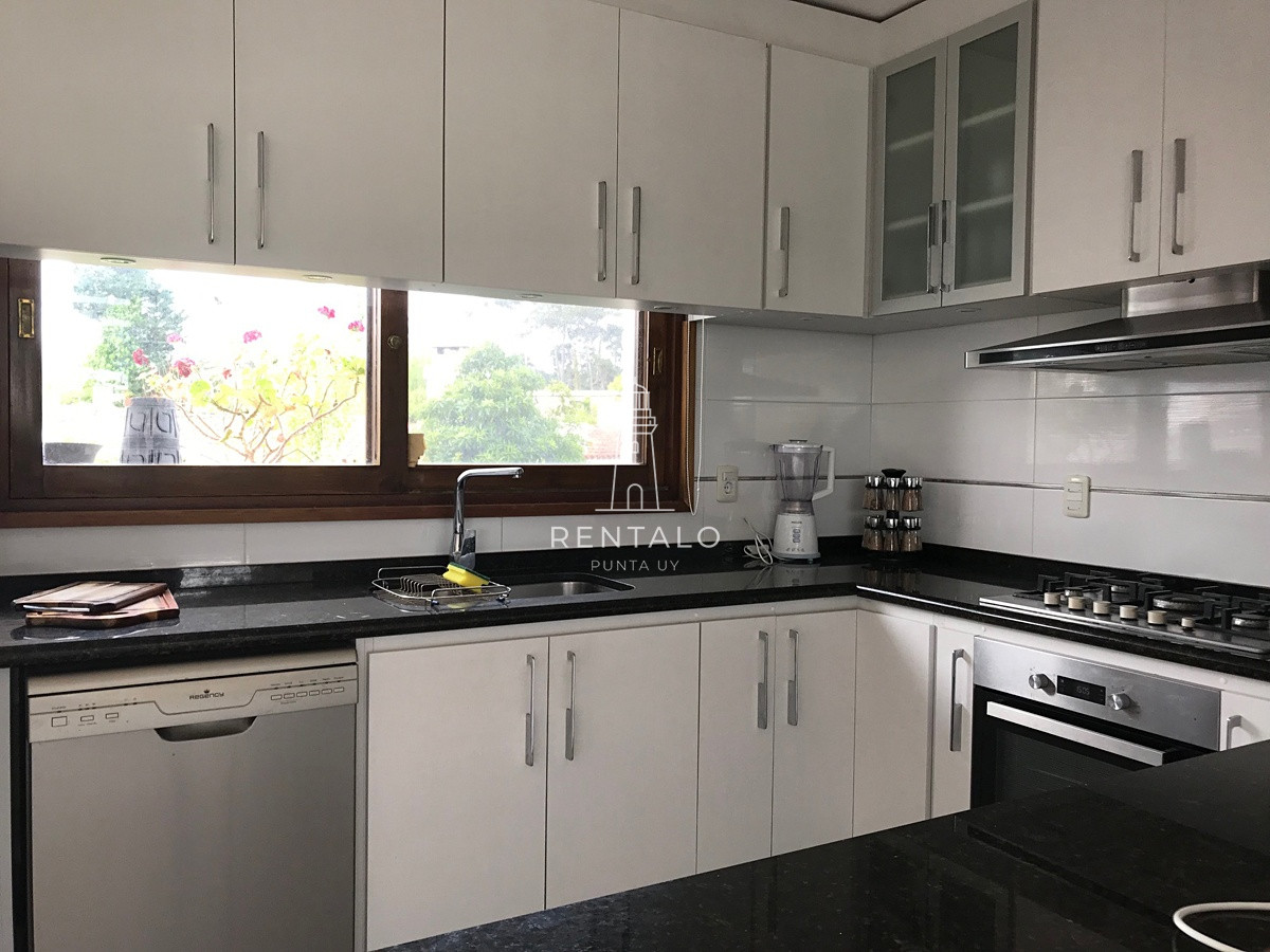 Casa ID.1179 - Casa en Mansa 4 dormitorios con piscina y barbacoa