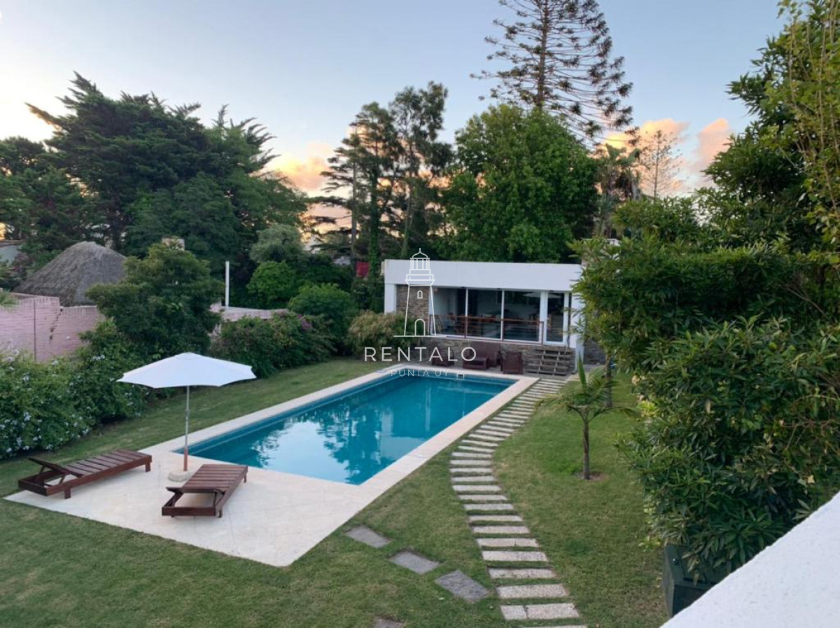 Casa ID.1179 - Casa en Mansa 4 dormitorios con piscina y barbacoa