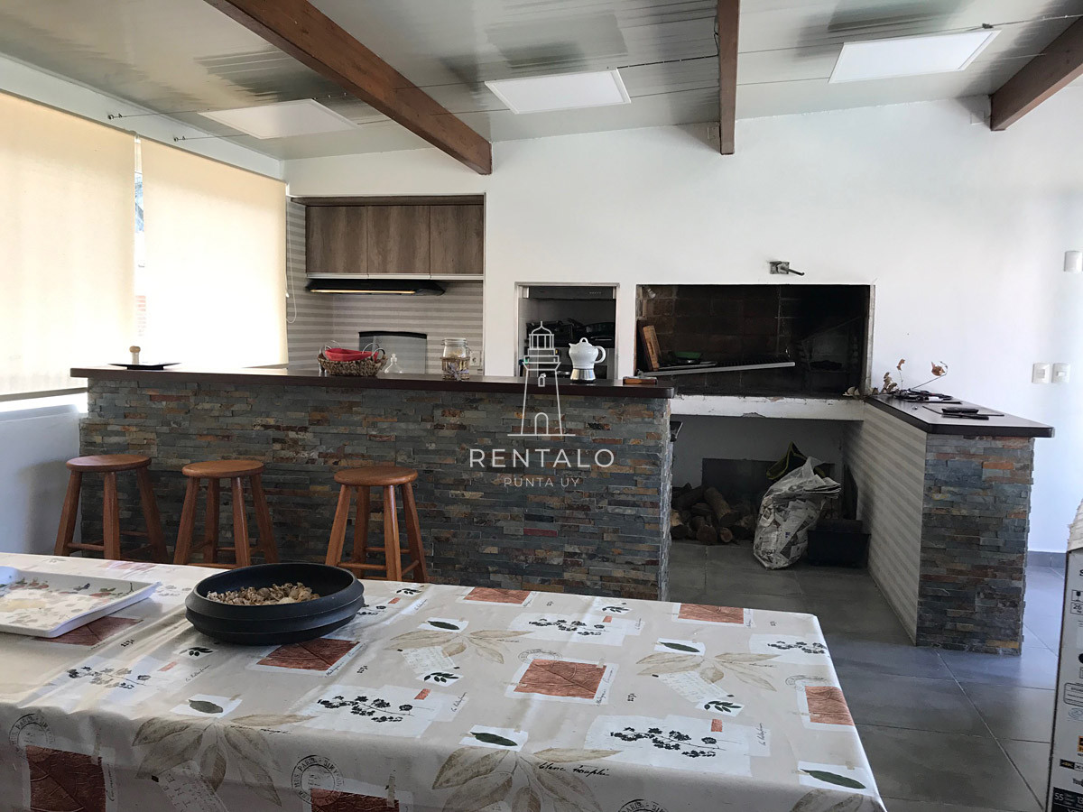 Casa ID.1179 - Casa en Mansa 4 dormitorios con piscina y barbacoa