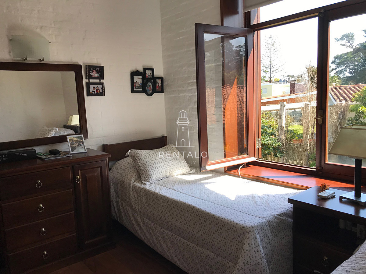 Casa ID.1179 - Casa en Mansa 4 dormitorios con piscina y barbacoa