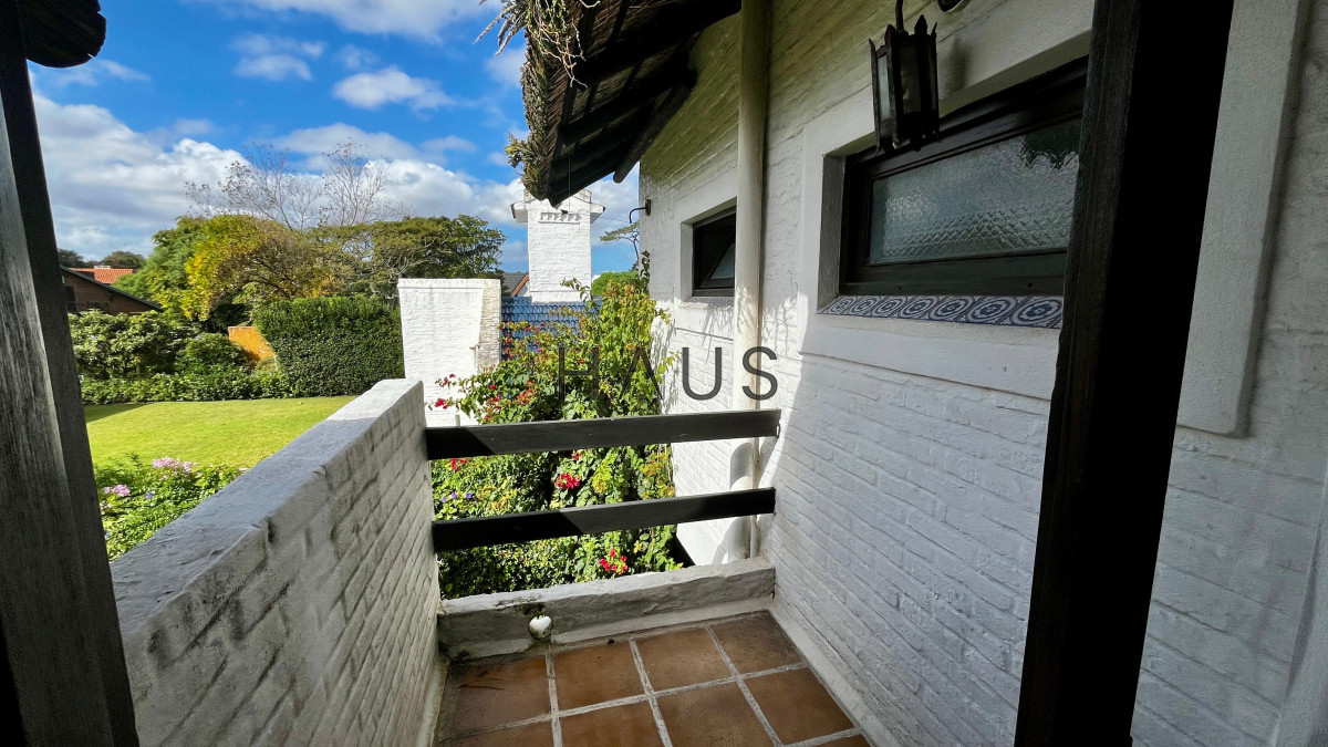 Casa ID.243 -  Tu Refugio en Pinares: Elegancia y Comodidad en Punta del Este
