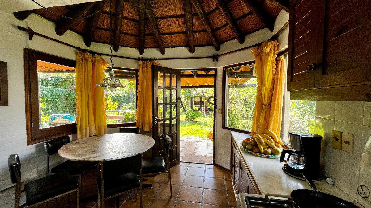 Casa ID.243 -  Tu Refugio en Pinares: Elegancia y Comodidad en Punta del Este