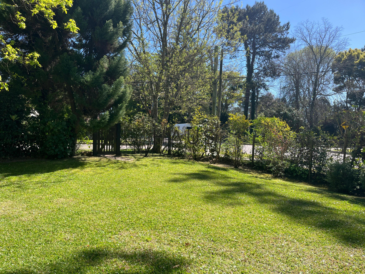 Casa ID.630 - Alquiler anual ideal uso comercial o familiar .Sobre Avenida Córdoba.