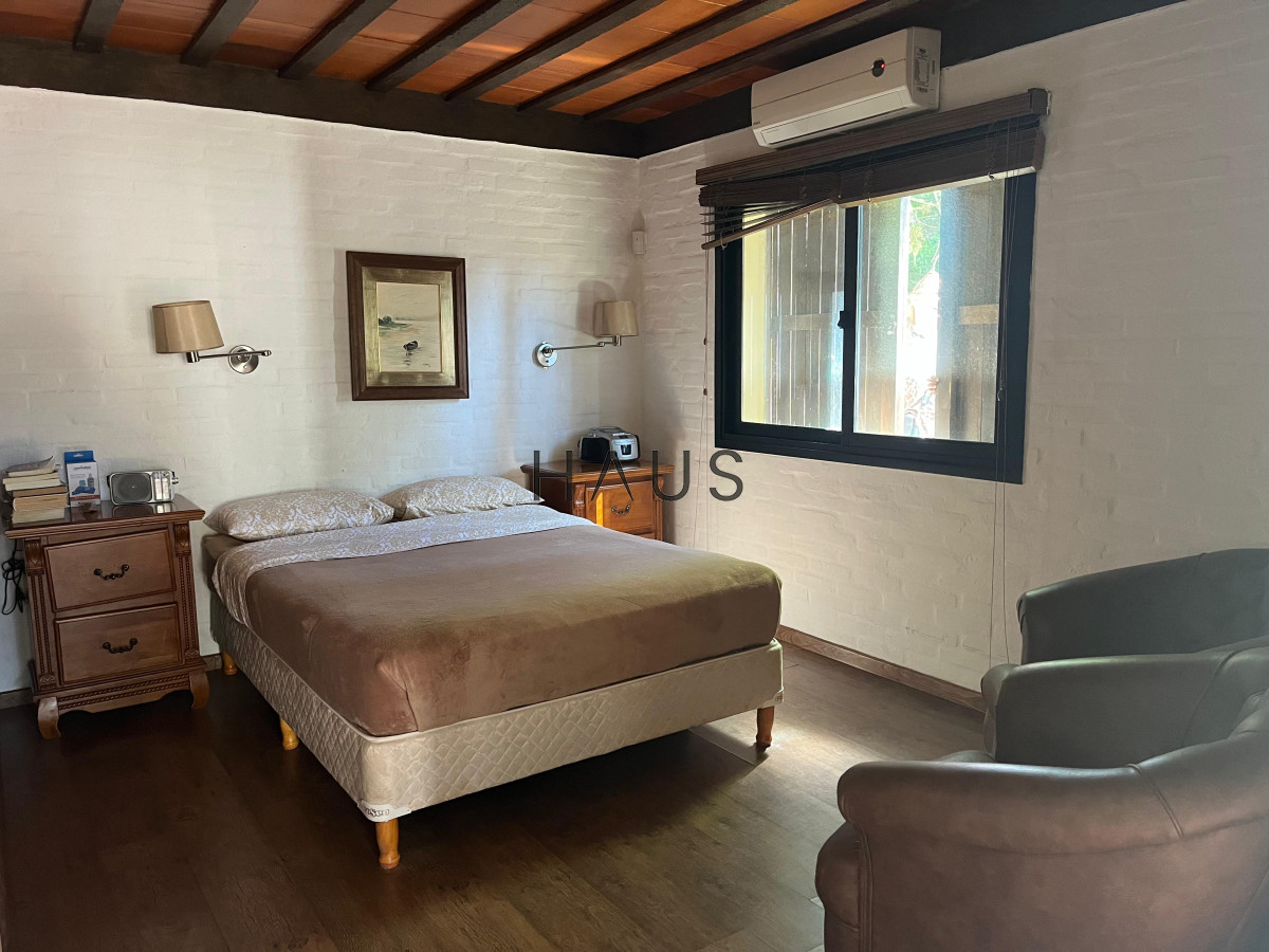 Casa ID.630 - Alquiler anual ideal uso comercial o familiar .Sobre Avenida Córdoba.