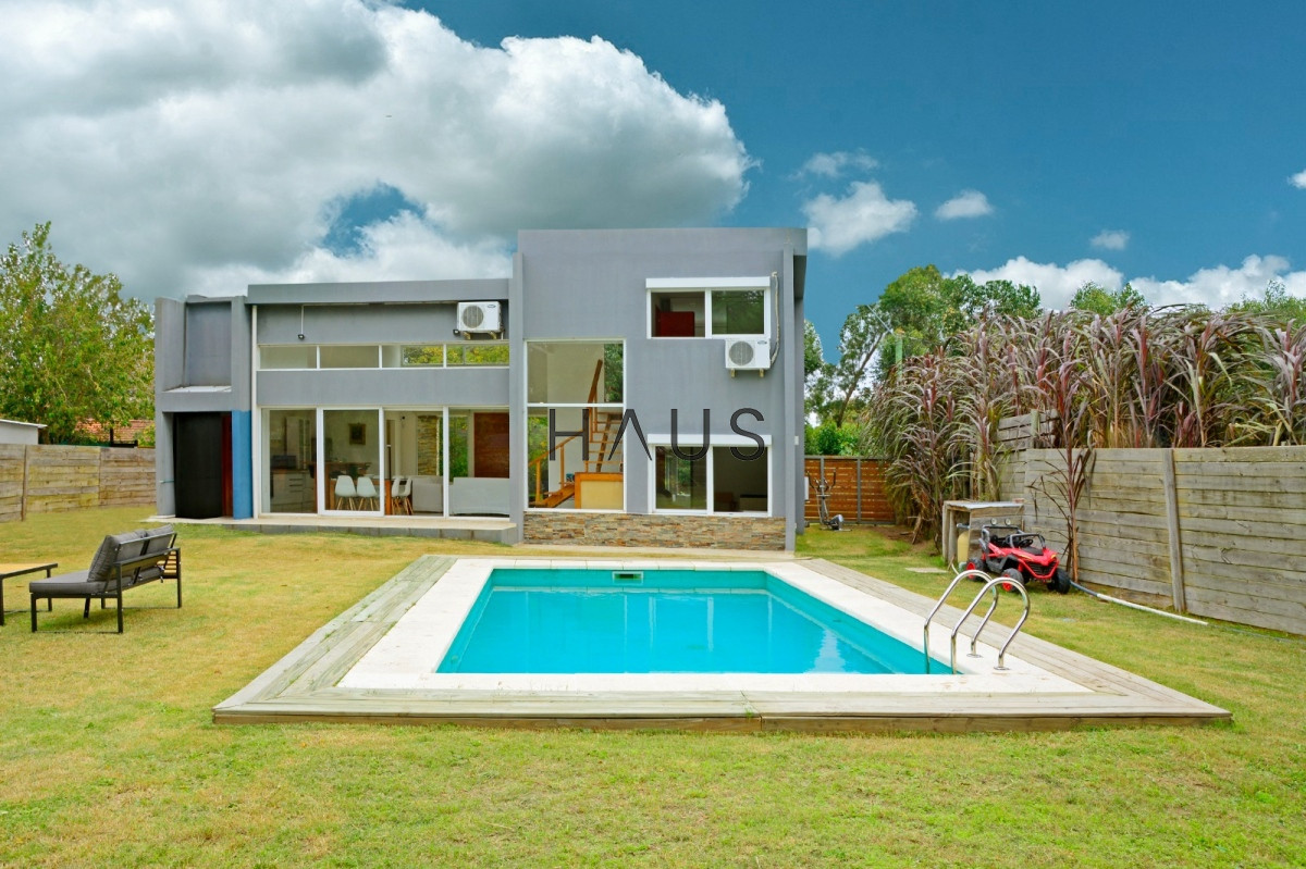 Casa ID.570 - Moderna casa en Barrio Marly