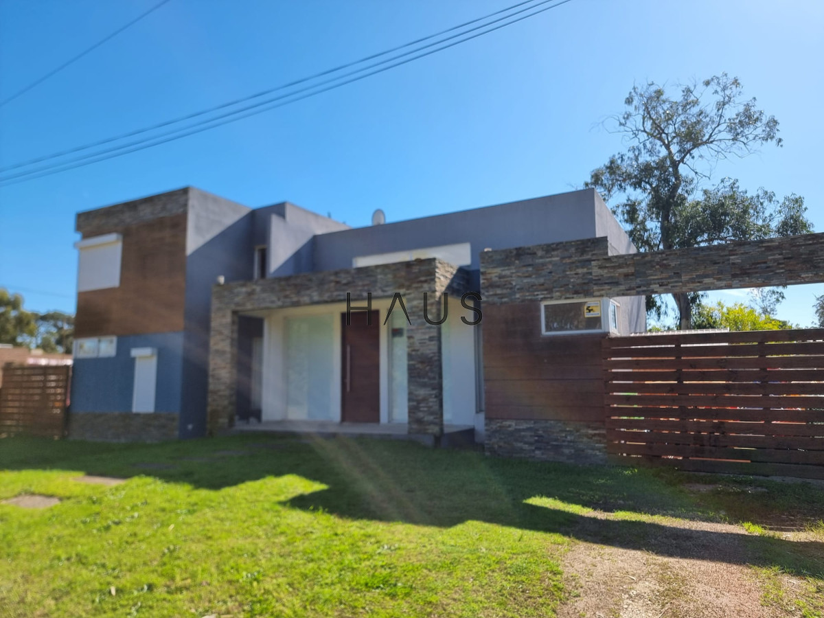 Casa ID.570 - Moderna casa en Barrio Marly