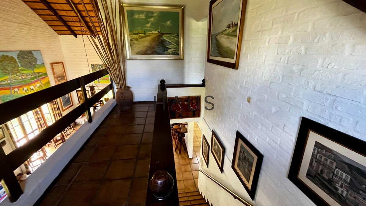 Casa ID.243 -  Tu Refugio en Pinares: Elegancia y Comodidad en Punta del Este