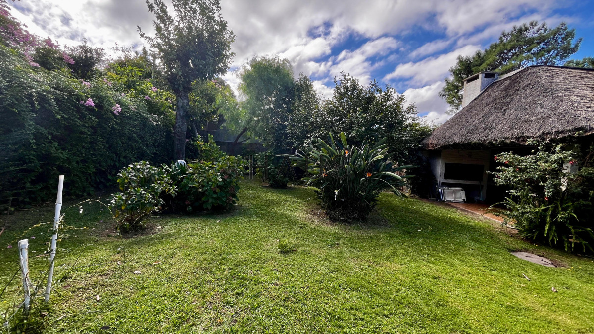 Casa ID.243 -  Tu Refugio en Pinares: Elegancia y Comodidad en Punta del Este