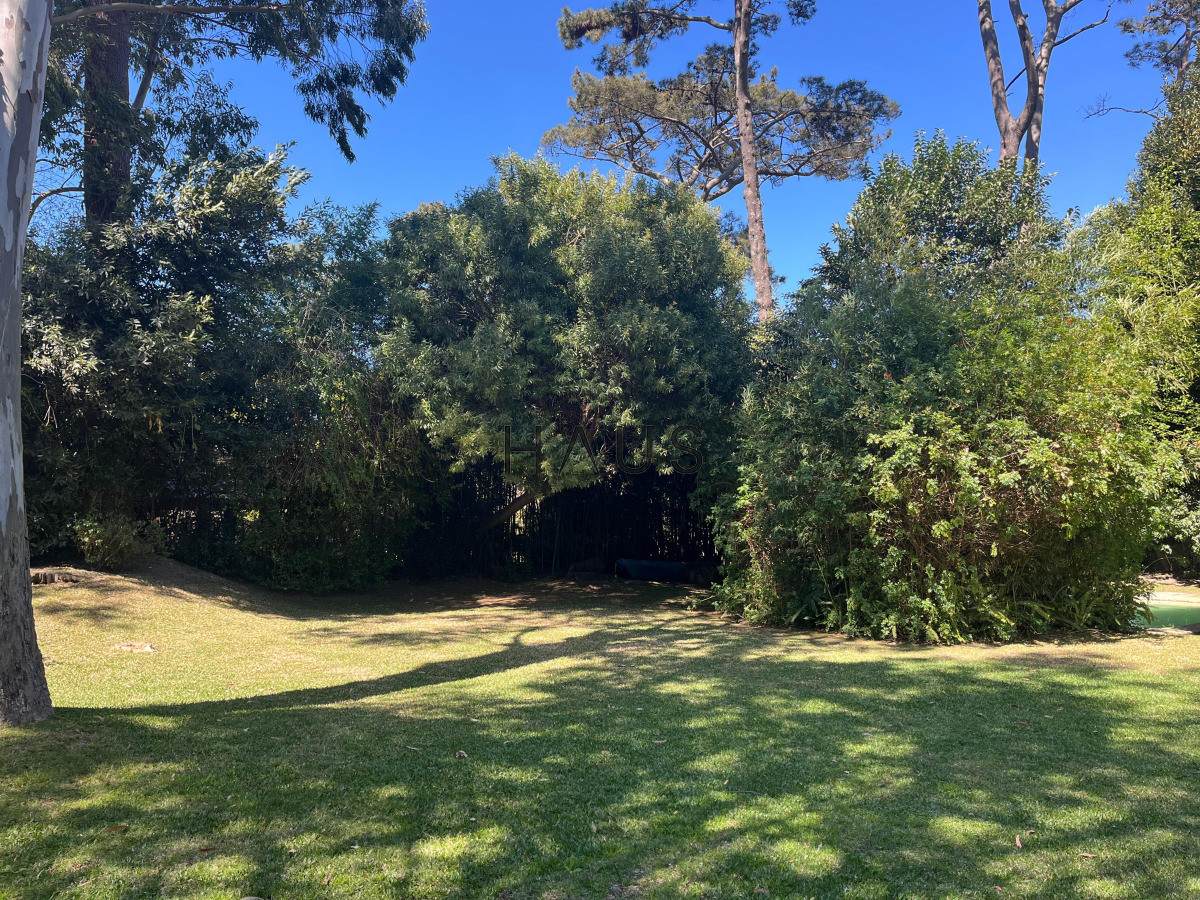 Casa ID.630 - Alquiler anual ideal uso comercial o familiar .Sobre Avenida Córdoba.