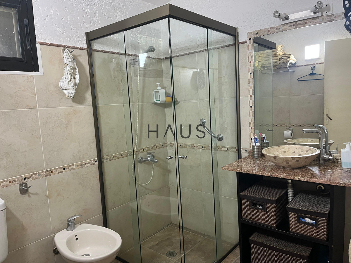 Casa ID.630 - Alquiler anual ideal uso comercial o familiar .Sobre Avenida Córdoba.