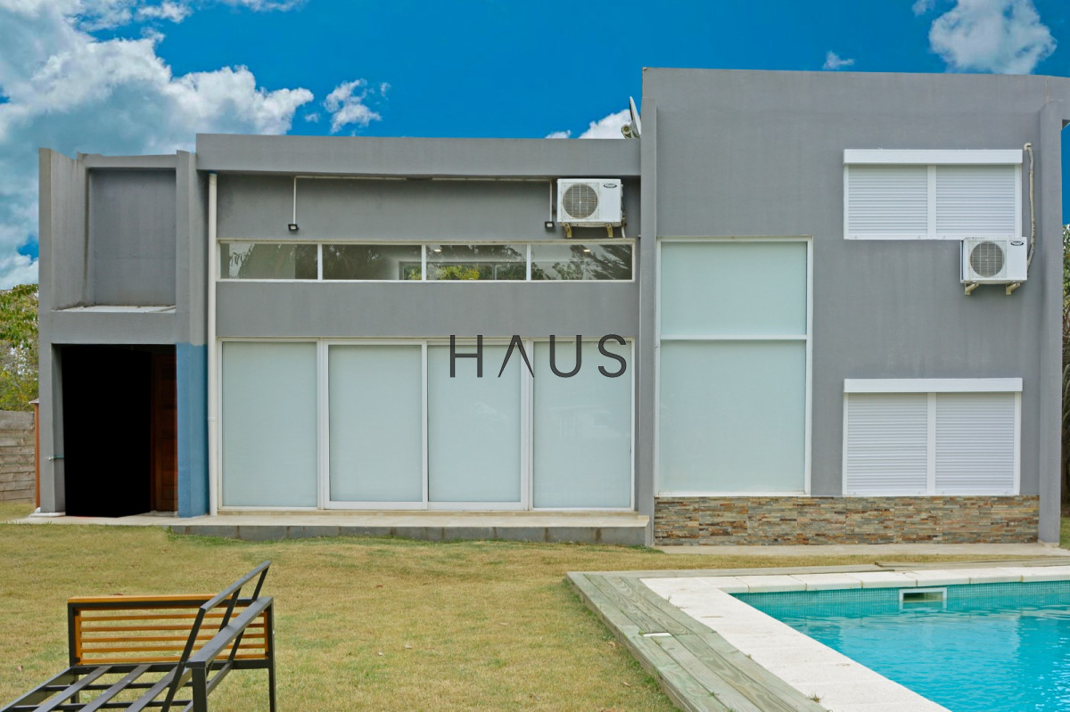 Casa ID.570 - Moderna casa en Barrio Marly