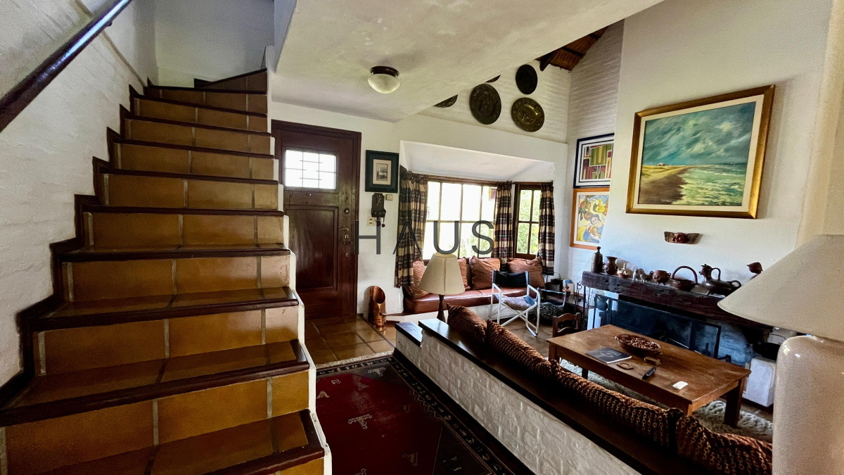 Casa ID.243 -  Tu Refugio en Pinares: Elegancia y Comodidad en Punta del Este
