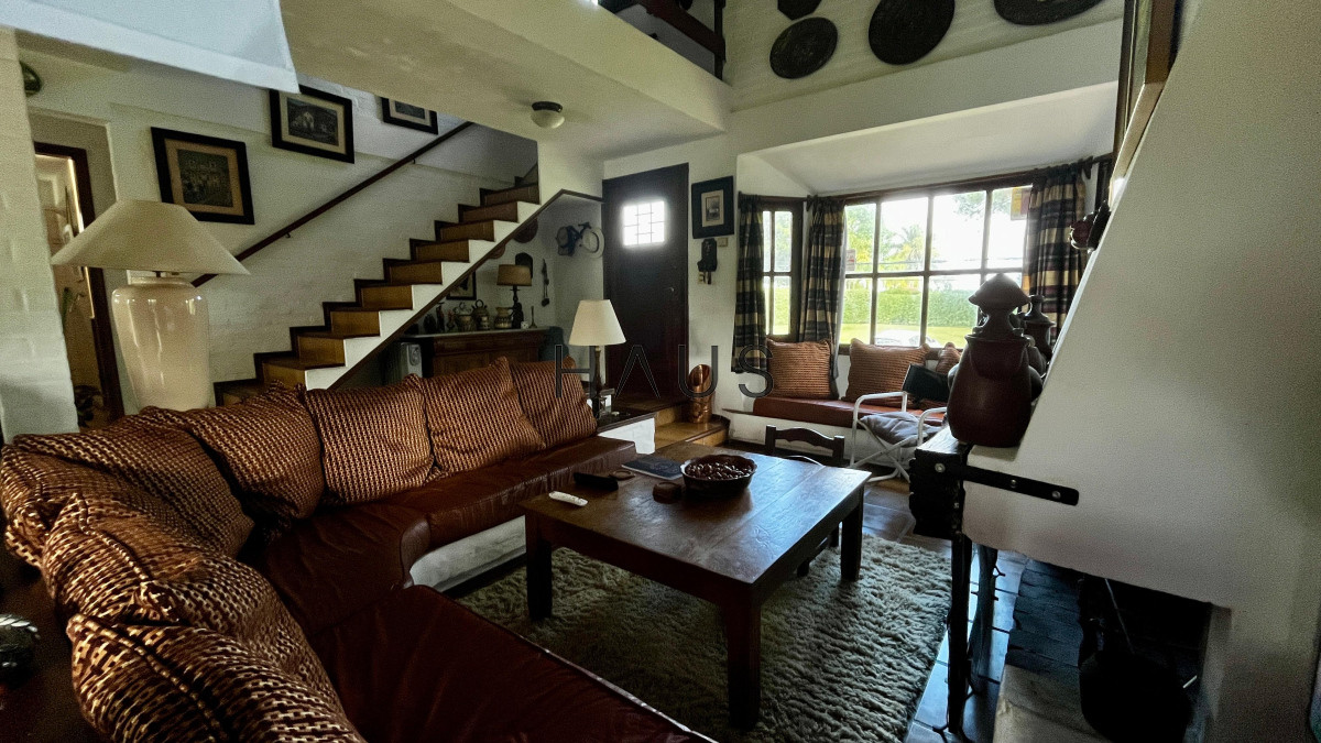 Casa ID.243 -  Tu Refugio en Pinares: Elegancia y Comodidad en Punta del Este