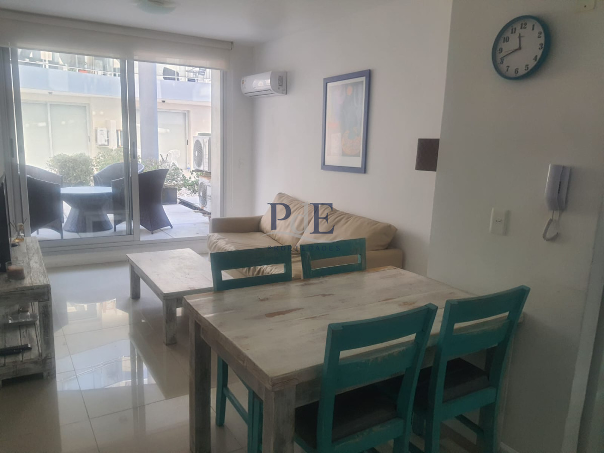 Apartamento en Peninsula a 200 mts del Puerto  - Imagen 1