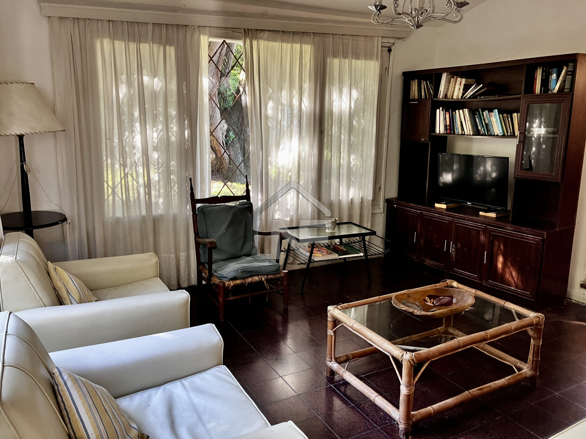 Casa ID.53 - Oportunidad destacada.Construcción solida sobre muy buen terreno, ubicada en Golf