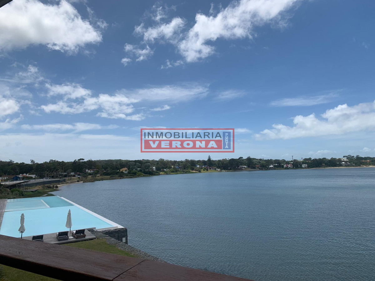 Apartamento en La Barra 3 dormitorios 2 baños - IVP8101A