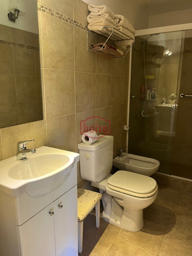 Casa ID.167073/Venta-de-Casa-4-dormitorios-en-Portezuelo,-Punta-del-Este. - Alquiler anual ideal uso comercial o familiar .Sobre Avenida Córdoba.