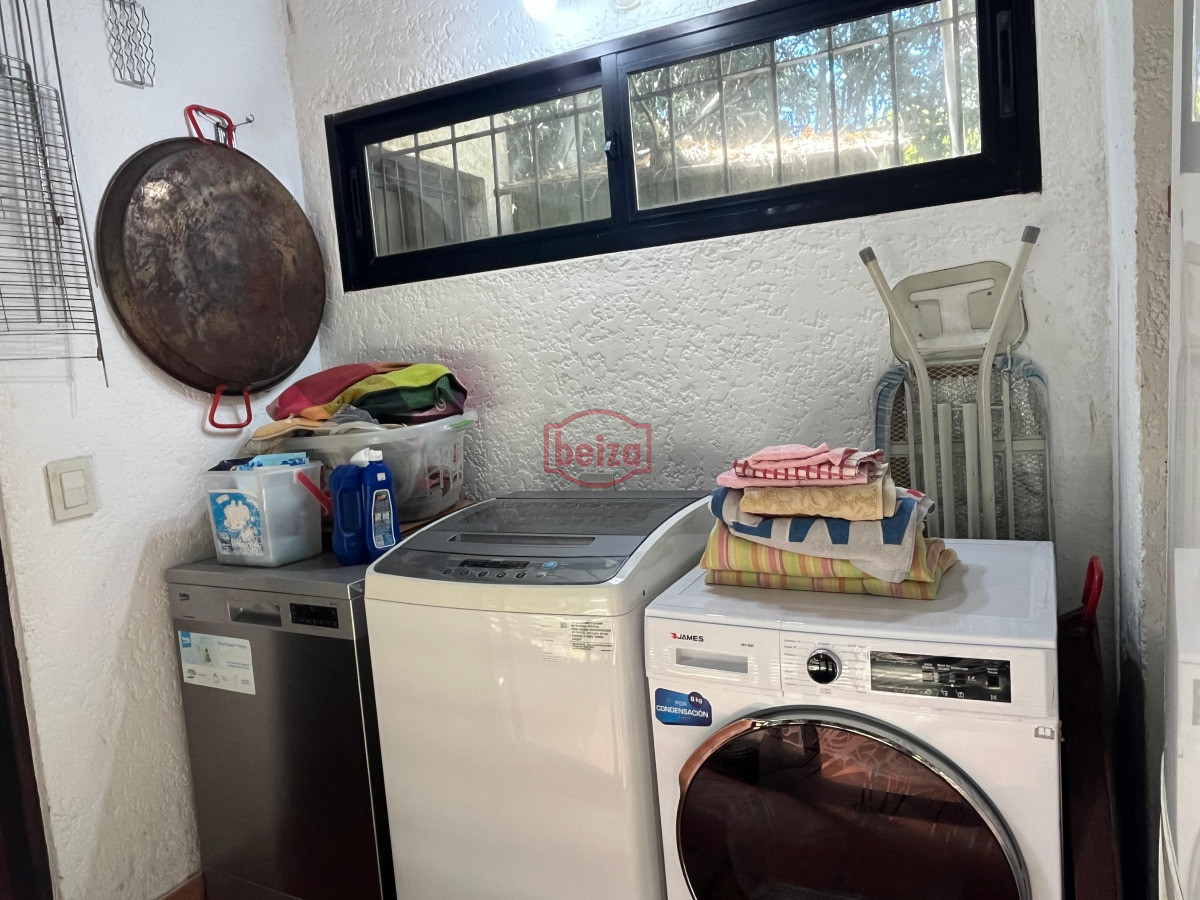 Casa ID.167073/Venta-de-Casa-4-dormitorios-en-Portezuelo,-Punta-del-Este. - Alquiler anual ideal uso comercial o familiar .Sobre Avenida Córdoba.