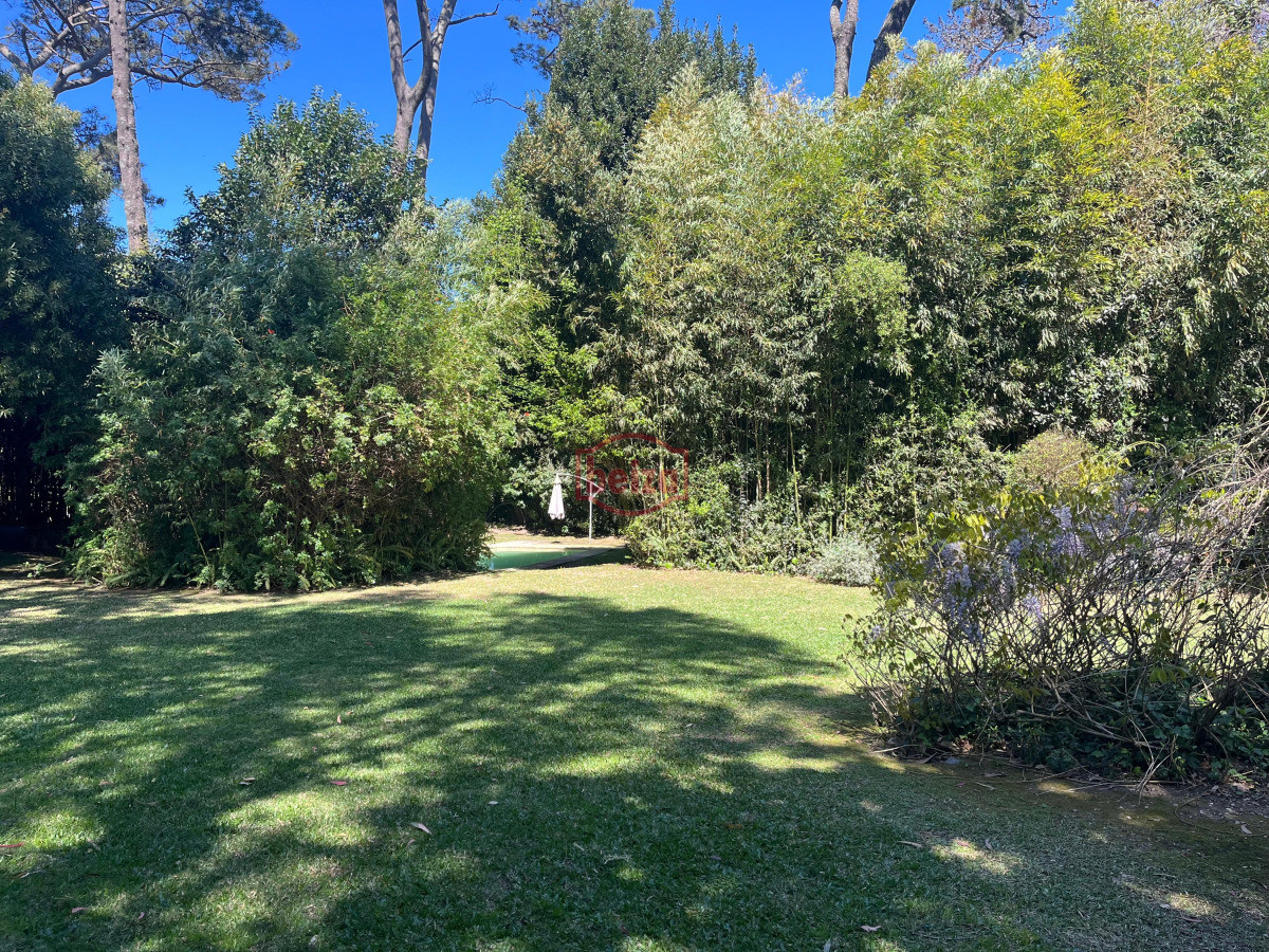 Casa ID.167073/Venta-de-Casa-4-dormitorios-en-Portezuelo,-Punta-del-Este. - Alquiler anual ideal uso comercial o familiar .Sobre Avenida Córdoba.