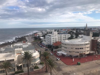 Apartamento en venta en Península vista al mar.