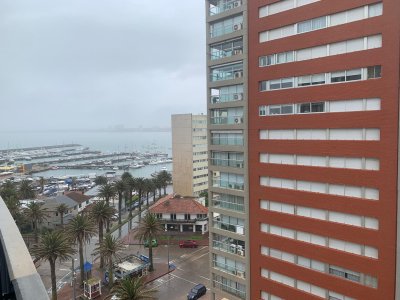 Apartamento con vista a playa brava