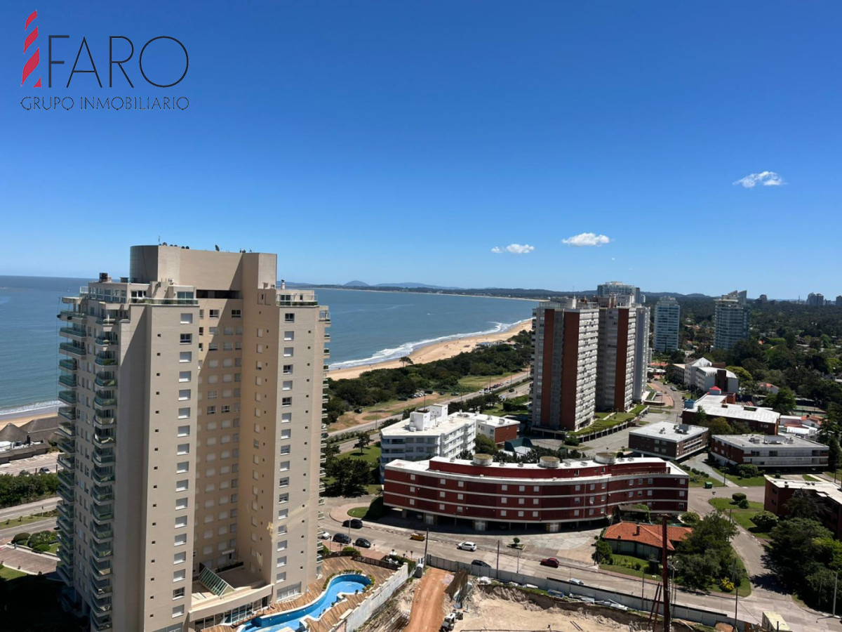 Piso alto con vista al mar en torre con servicios. - FAR42873A