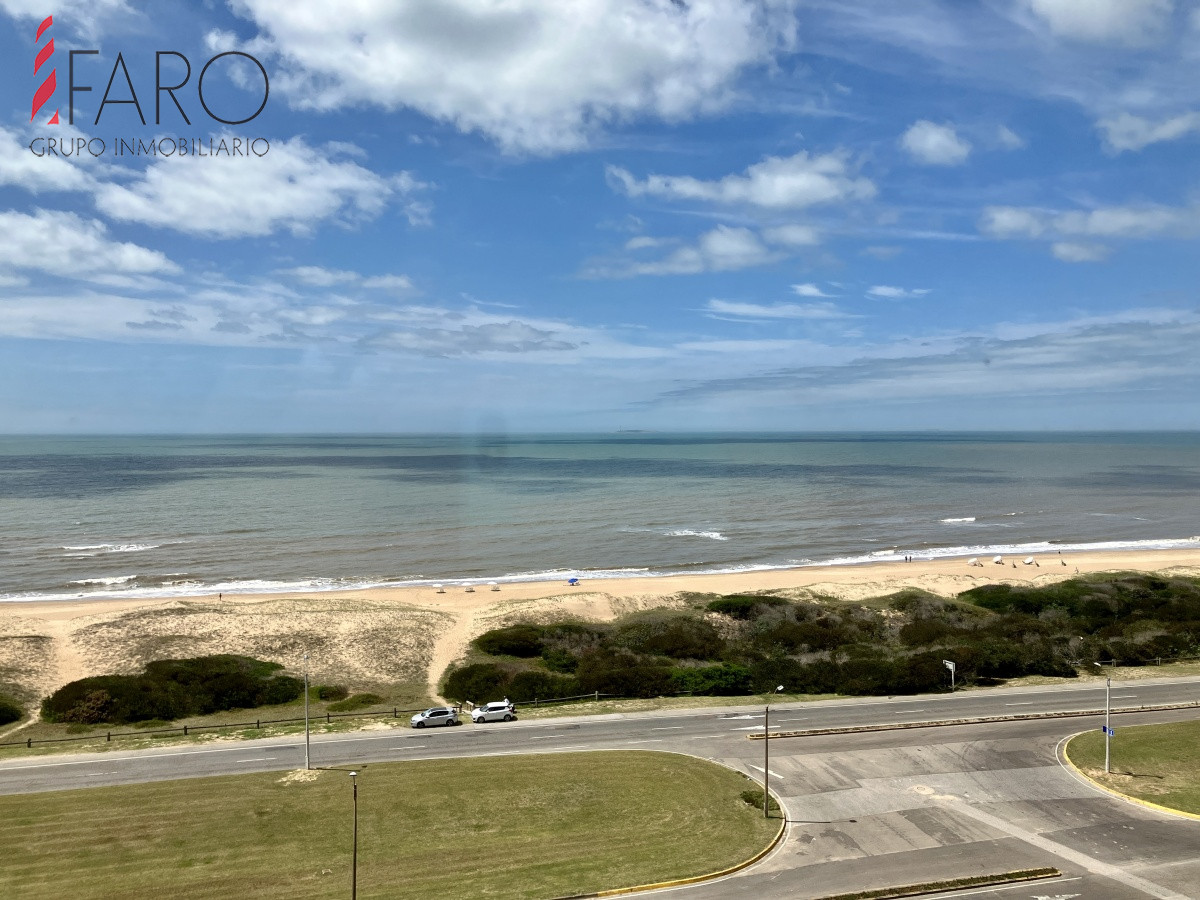 Espectacular apartamento frente a playa Brava en venta y alquiler. - FAR39436A