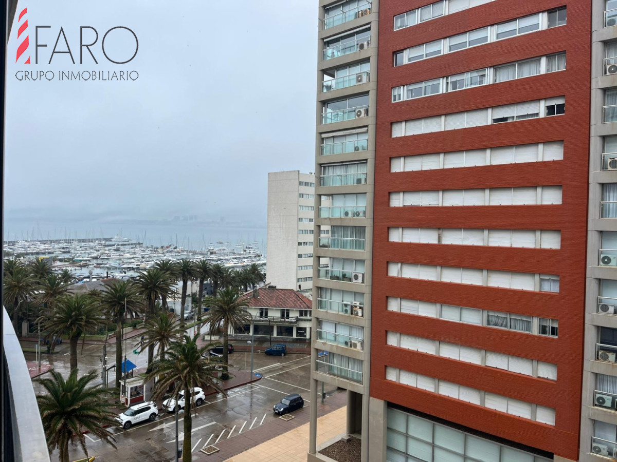 Apartamento con balcón y vista al puerto - FAR42872A