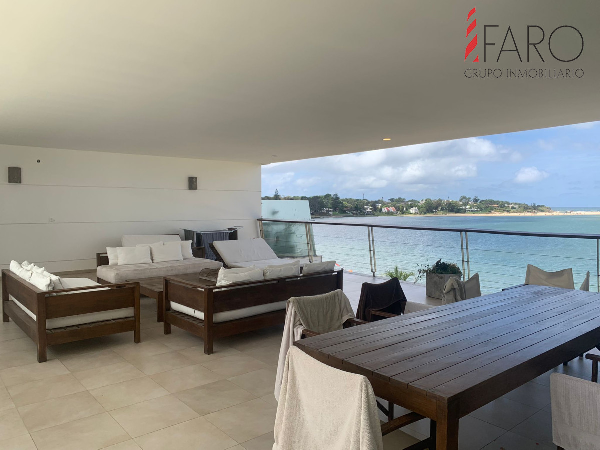 Apartamento en La Barra 4 dormitorios y servicio - FAR32600A